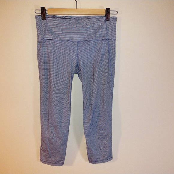 GapFit gFast Mini Stripe Capri Leggings XS - Picture 5 of 9